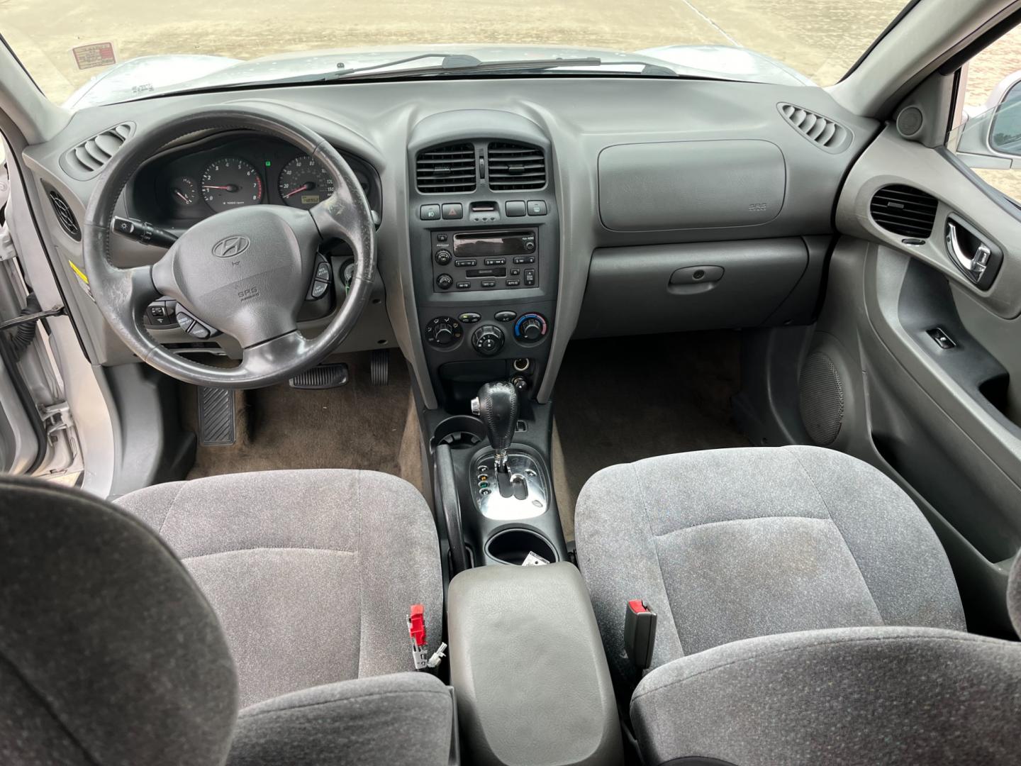 2003 SILVER /gray Hyundai Santa Fe GLS (KM8SC13D53U) with an 2.7L V6 DOHC 24V engine, 4-Speed Automatic Overdrive transmission, located at 14700 Tomball Parkway 249, Houston, TX, 77086, (281) 444-2200, 29.928619, -95.504074 - Photo#10